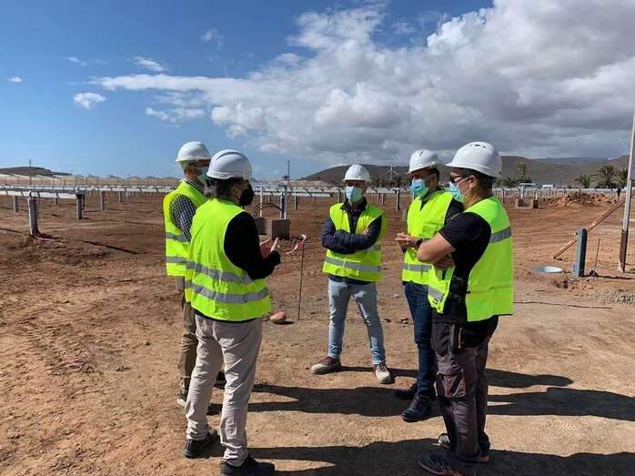 Imagen de la visita del concejal Héctor Suárez a la planta de Ecoener / TA